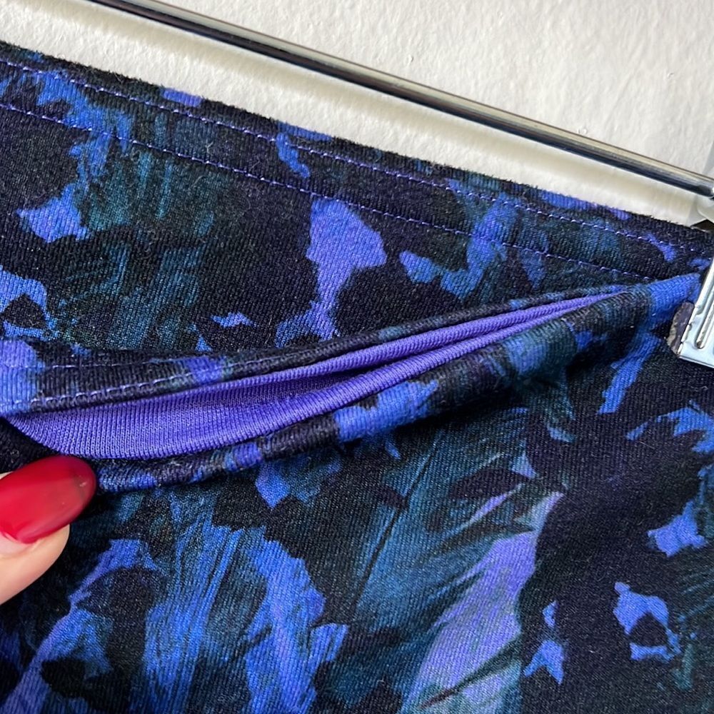Lululemon Purple Camo Leggings Size 4 - Picture 6 of 11
